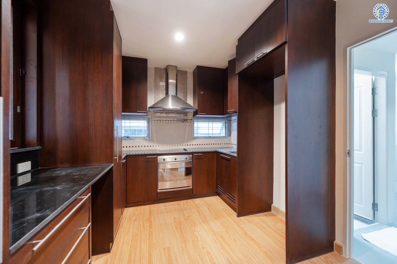 บ้านมือสองตกแต่งใหม่ โครงการ โนเบิลวานา ปิ่นเกล้า1 บ้านเดี่ยวหลังใหญ่ เนื้อที่ 65.6 ตร.ว. พื้นที่ใช้สอย 206.4 ตร.ม. ฟังก์ชัน 3 ห้องนอน 3 ห้องน้ำ 2 ห้องอเนกประสงค์  1 ห้องแม่บ้าน จอดรถได้ 2 คัน บนสุดยอดทำเลเดินทางสะดวก หน้าโครงการติดถนนใหญ่บรมราชชนนี ใกล้ทางคู่ขนานลอยฟ้าบรมราชชนนี ม.มหิดล เซ็นทรัลศาลายา และรายล้อมด้วยสิ่งอำนวยความสะดวกครบ...